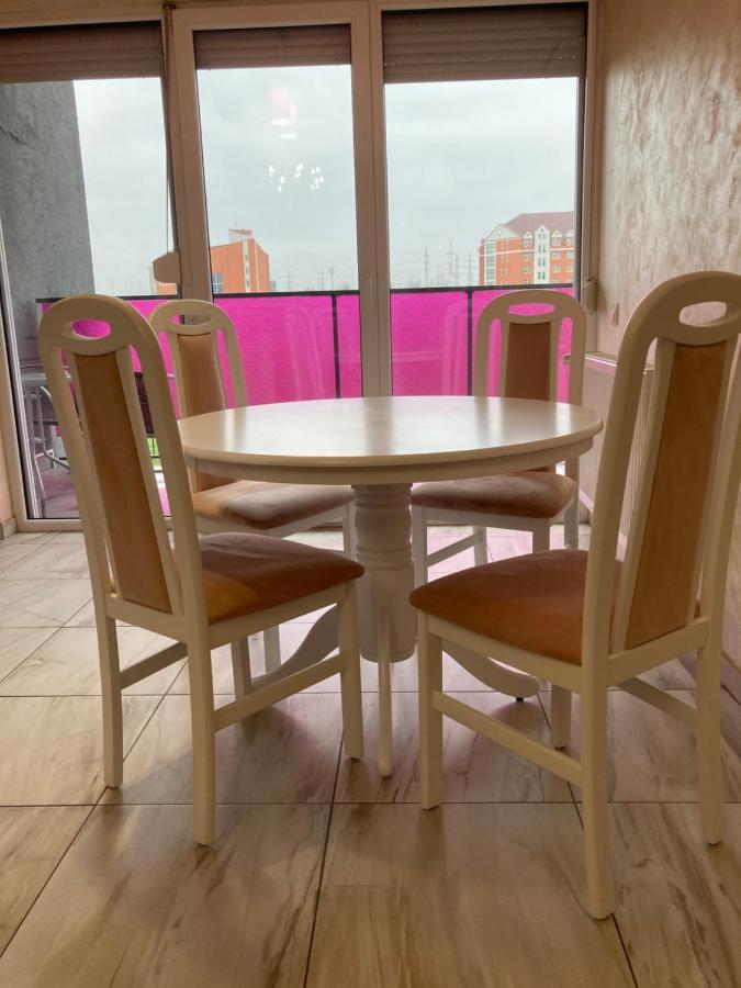 Bhoeme Apartament Орадеа Екстериор снимка