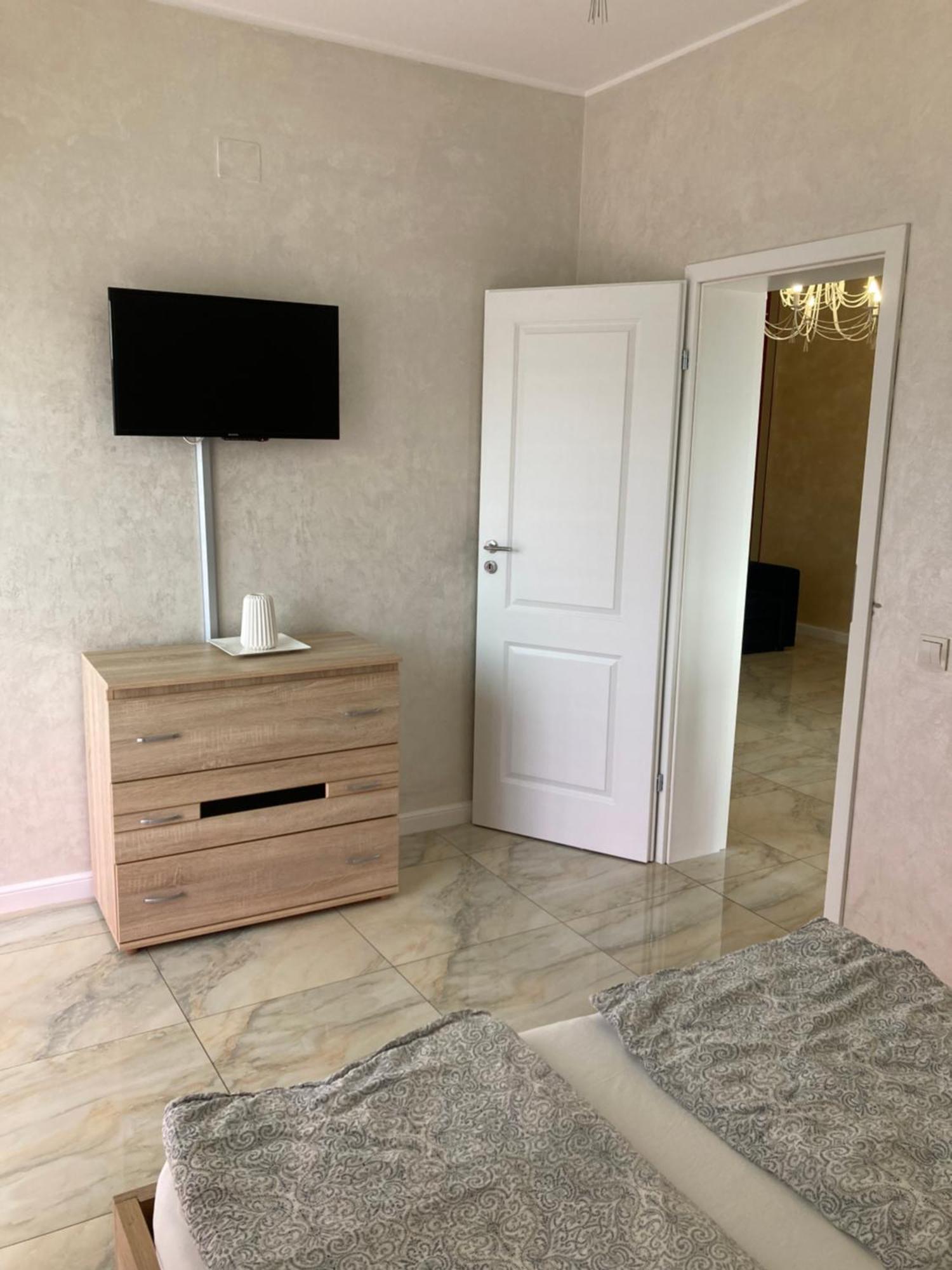 Bhoeme Apartament Орадеа Екстериор снимка