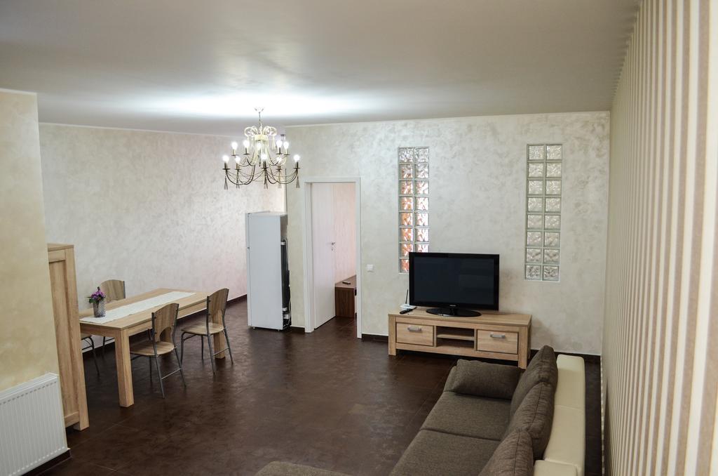 Bhoeme Apartament Орадеа Екстериор снимка