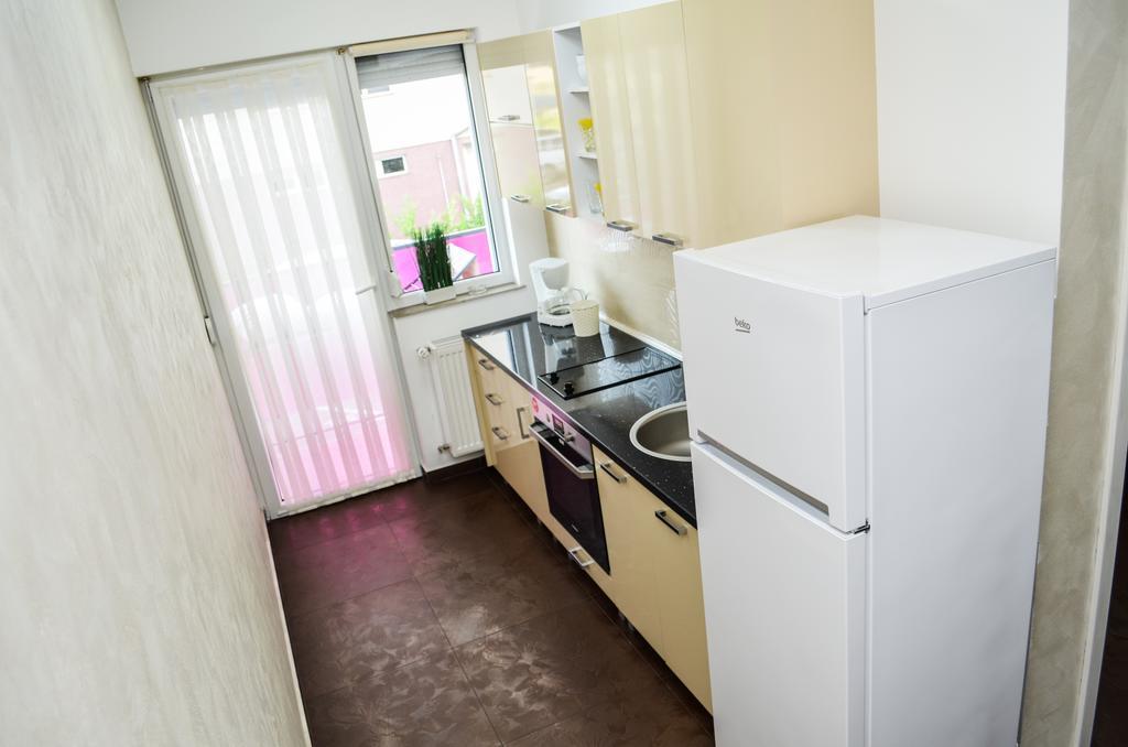 Bhoeme Apartament Орадеа Екстериор снимка