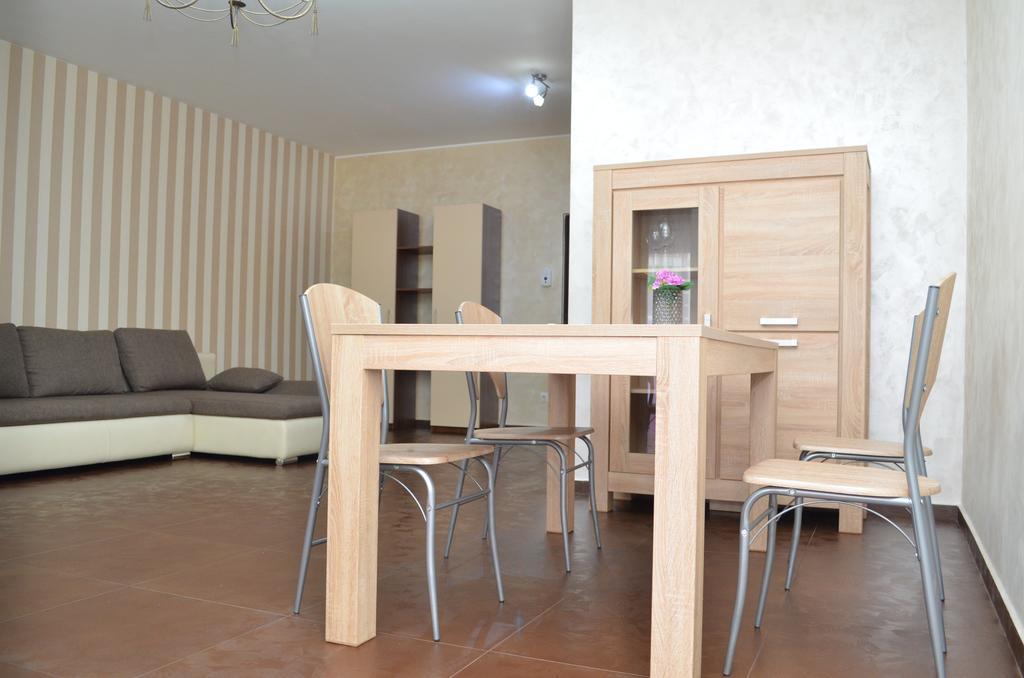 Bhoeme Apartament Орадеа Екстериор снимка