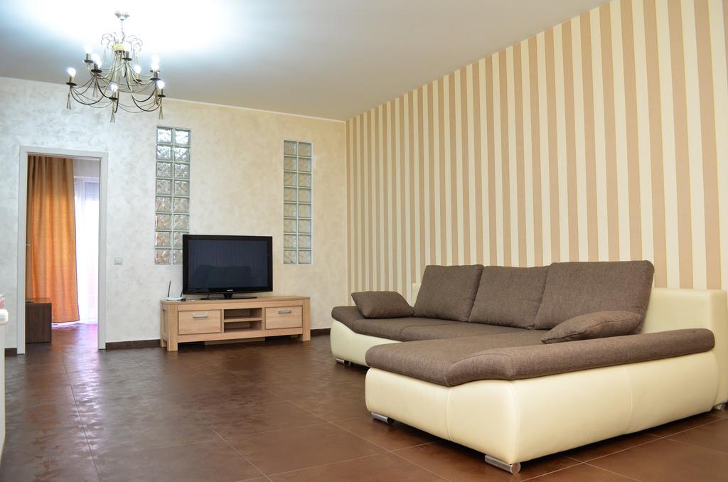 Bhoeme Apartament Орадеа Екстериор снимка