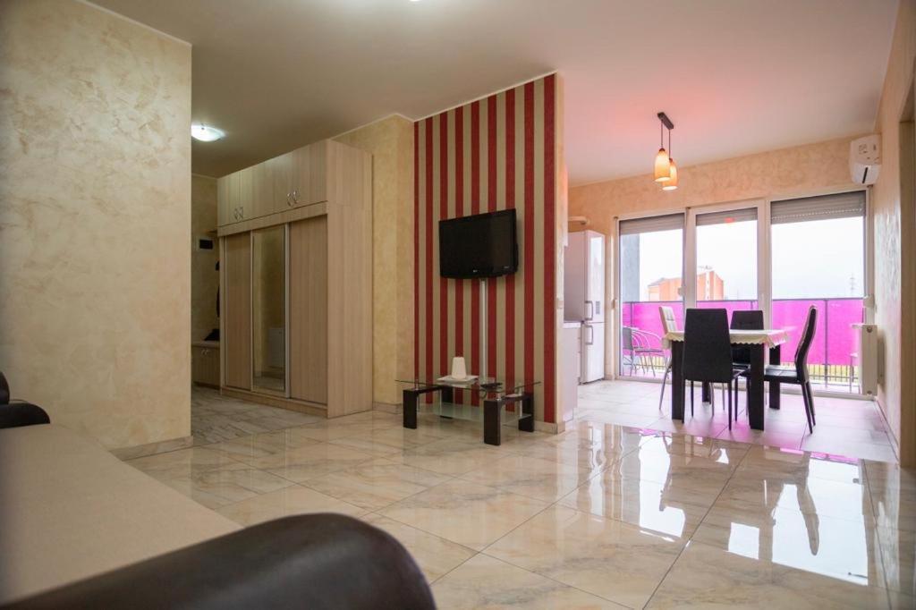Bhoeme Apartament Орадеа Екстериор снимка